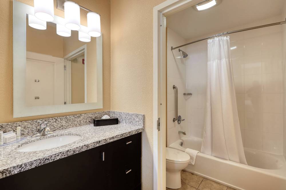 Queen/Queen Studio Suite - Bathroom