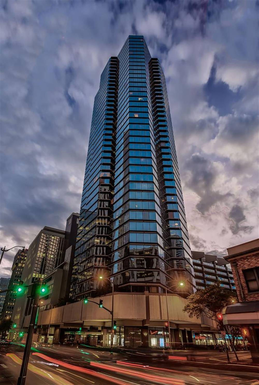 Aston at the Executive Centre Hotel Exterior Dusk