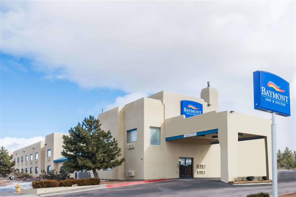 Welcome to Baymont Inn and Suites Santa Fe