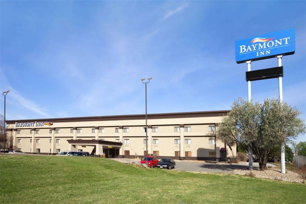 Welcome to the Baymont Inn and Suites Sioux Falls