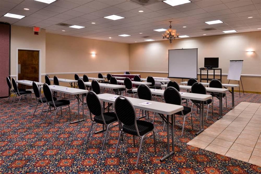 Best Western Leesburg Hotel & Conference Center 4