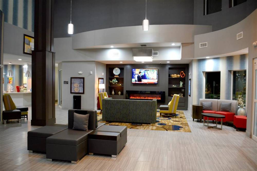 Best Western Plus Airport Inn & Suites 7