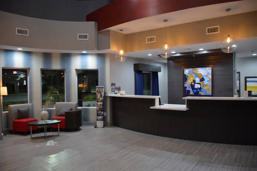 Best Western Plus Airport Inn & Suites 5