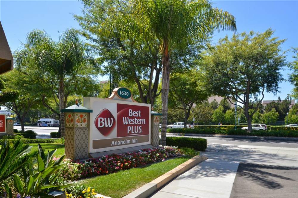 Best Western Plus Anaheim Inn 4