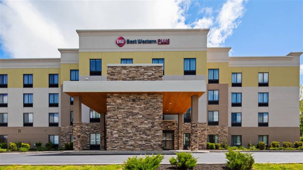 Best Western Plus Erie Inn & Suites 2