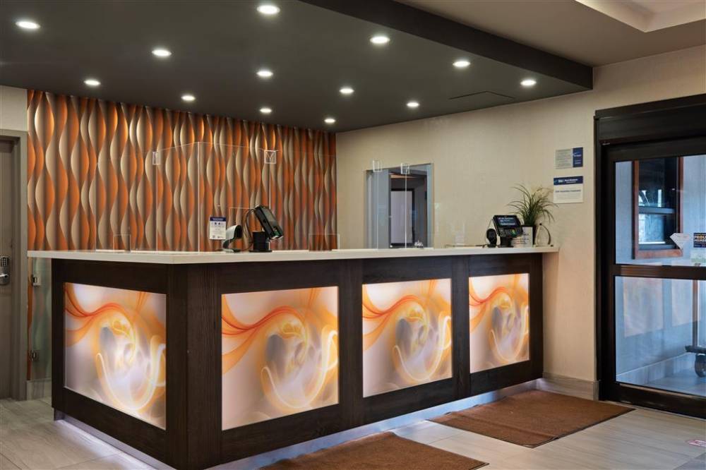 Best Western Plus Executive Inn 4