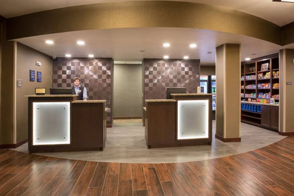 Best Western Plus Lincoln Inn & Suites 4