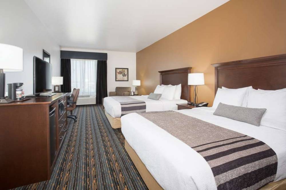 Best Western Plus Lincoln Inn & Suites 9