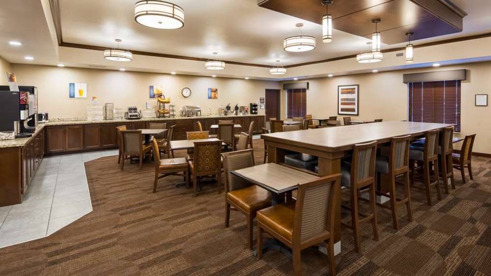 Best Western Plus Lincoln Inn & Suites 6