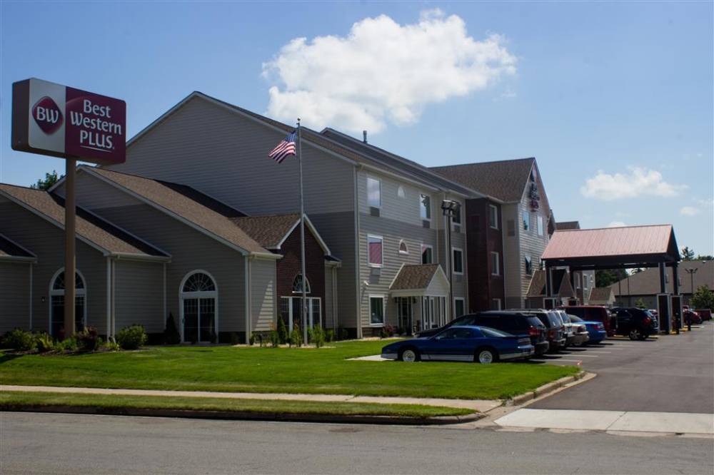 Best Western Plus Menomonie Inn & Suites 2