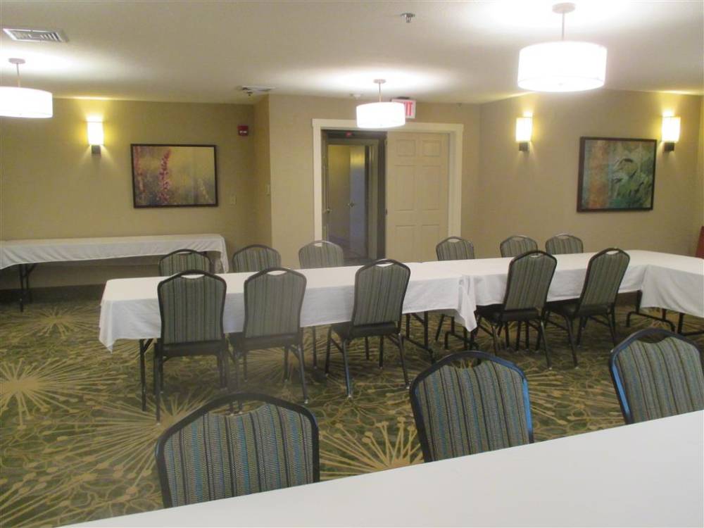 Best Western Plus Menomonie Inn & Suites 4