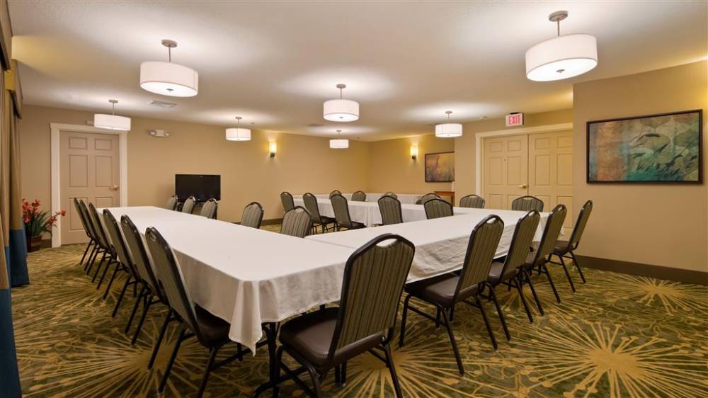 Best Western Plus Menomonie Inn & Suites 3