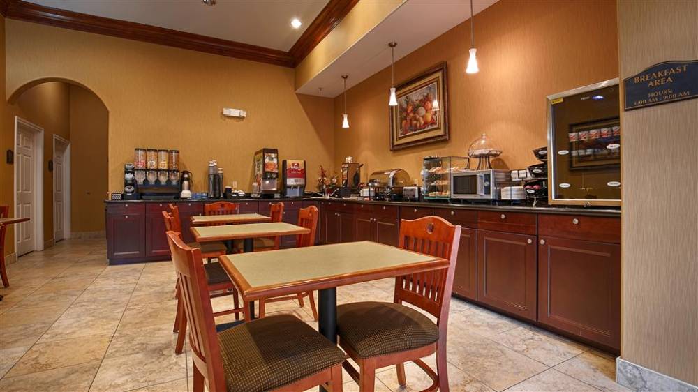 Best Western Plus New Caney Inn & Suites 5