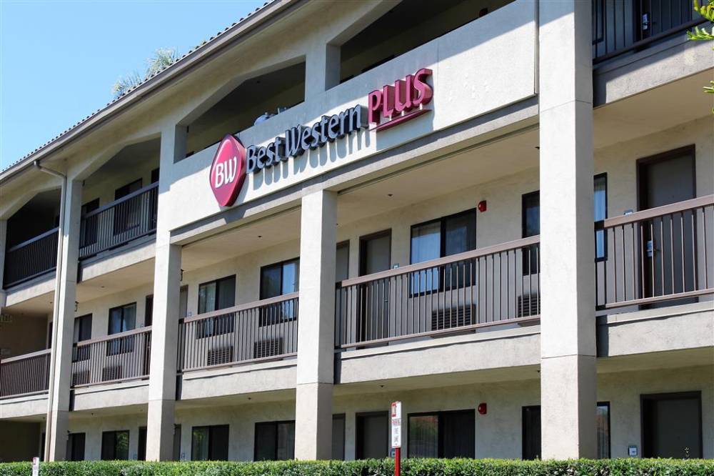 Best Western Plus Orange County Airport North 2