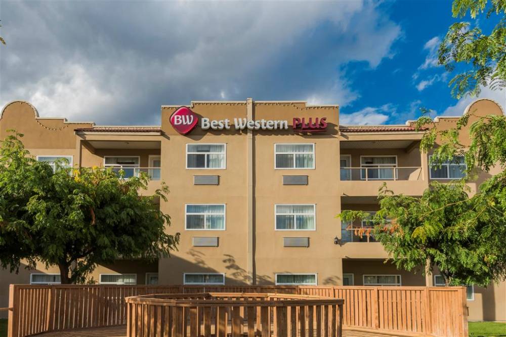 Best Western Plus Osoyoos Hotel & Suites 2