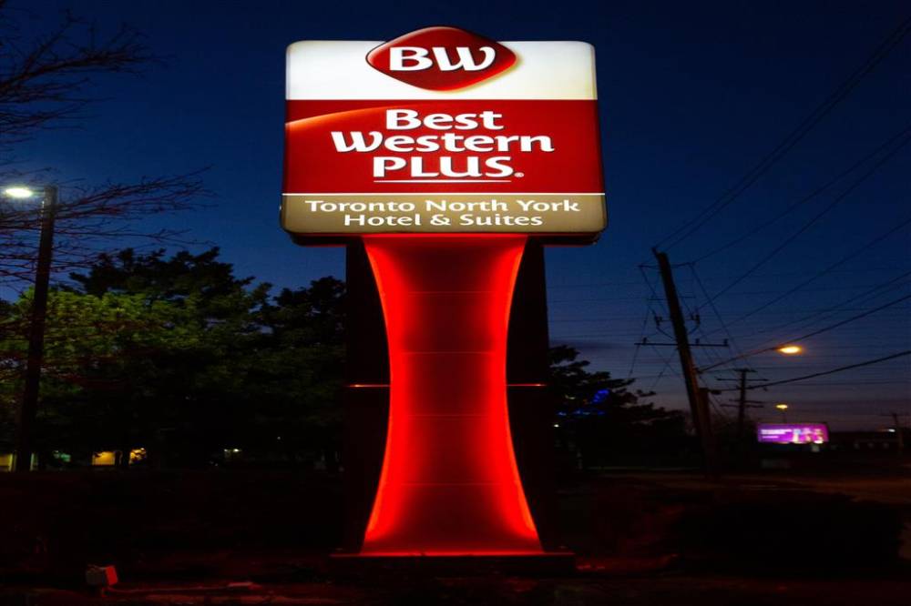 Best Western Plus Toronto North York Hotel & Suites 4