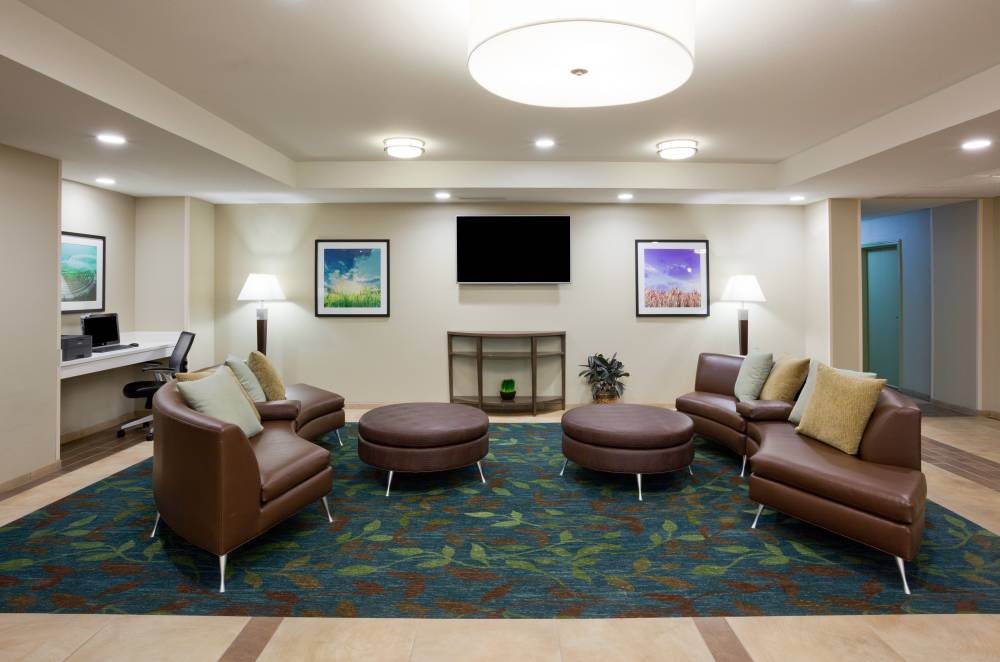 Candlewood Suites lobby and business center in Dic