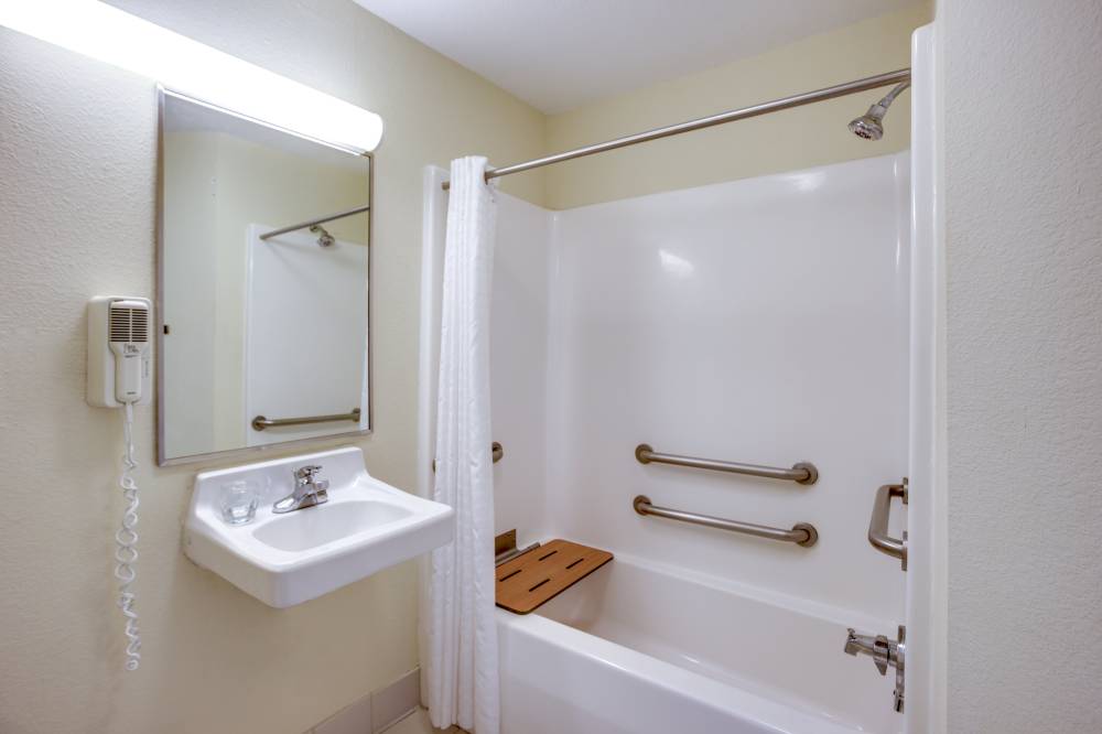 ADA/Handicapped Accessible Guest Bathroom with Tub