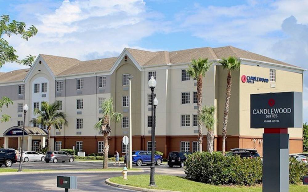 Candlewood Suites Palm Shores 3