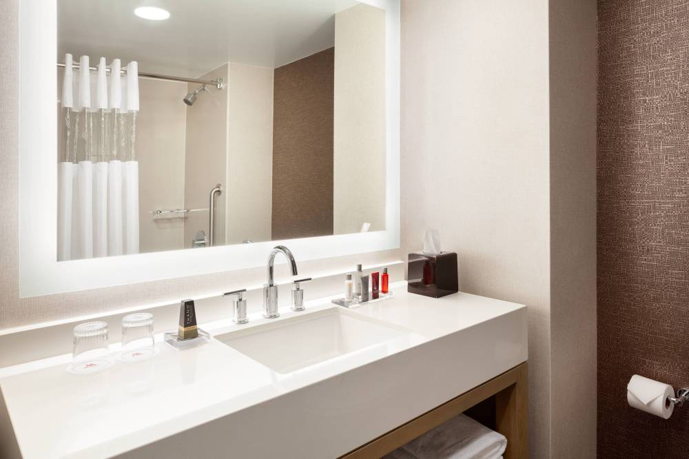 Guest Bathroom with Tub