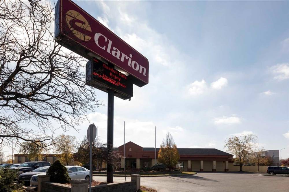 Clarion Hotel Detroit Metro Airport 2