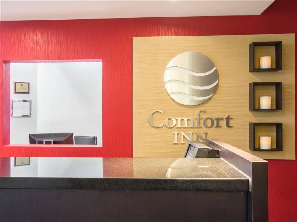 Comfort Inn Airport East 5