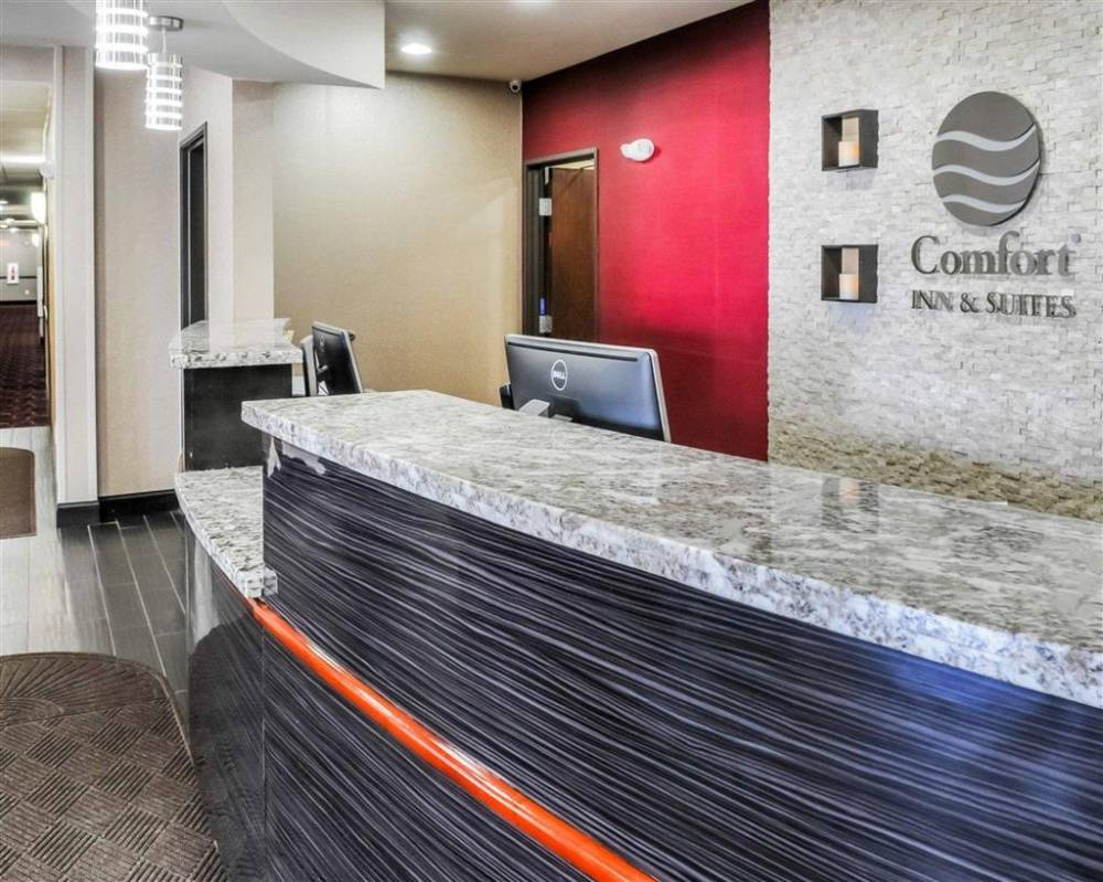 Comfort Inn And Suites 4