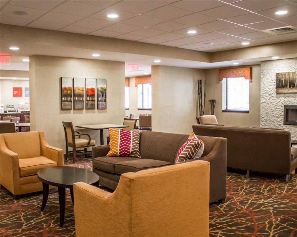 Comfort Inn And Suites 9