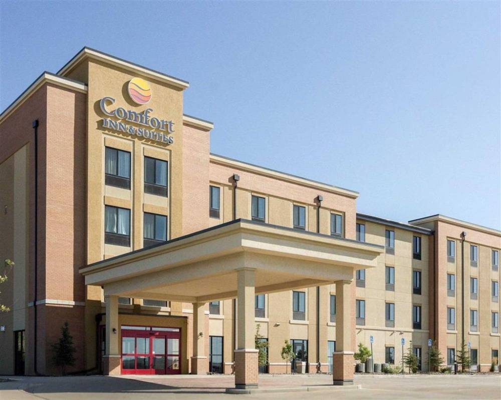 Comfort Inn and Suites hotel in Watford City, ND