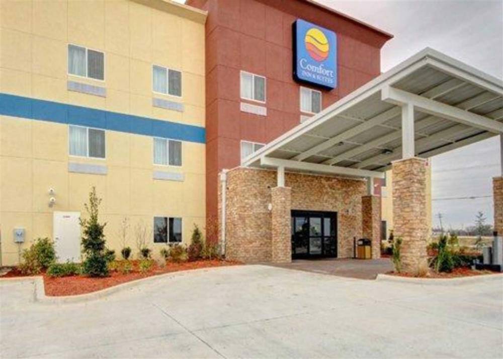 Comfort Inn & Suites hotel in Tulsa, OK