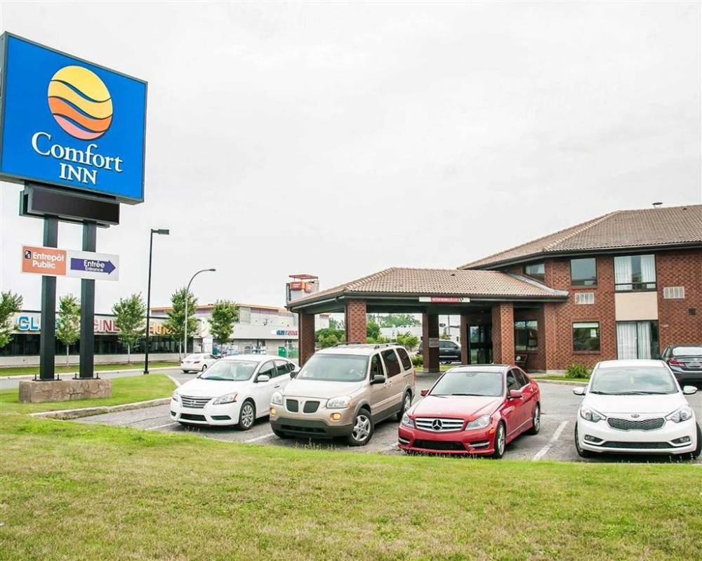 Welcome to the Comfort Inn hotel in Laval, QC