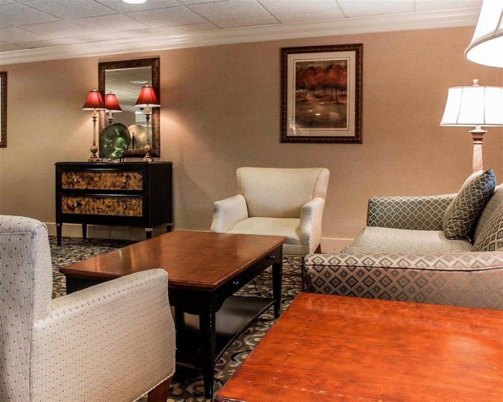 Comfort Inn Livonia 7