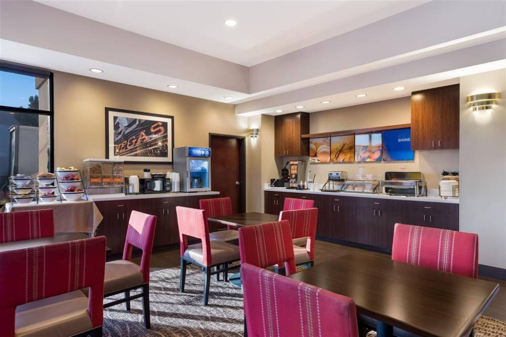 Comfort Inn & Suites Las Vegas - Nellis 9