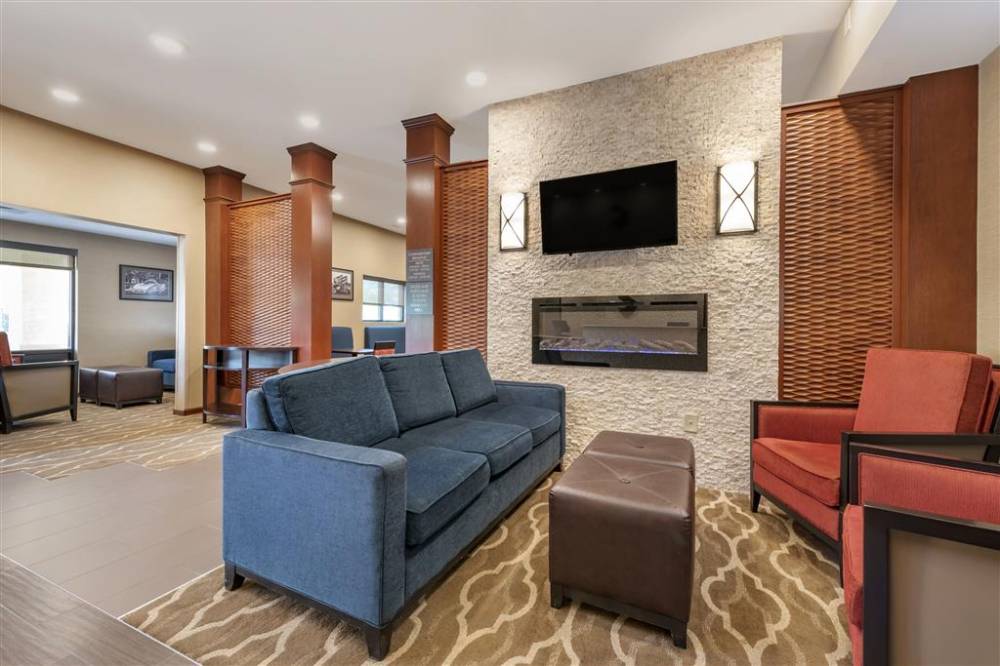 Comfort Suites Brownsburg 2