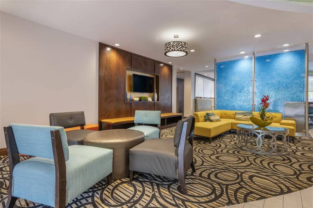 Comfort Suites Fort Lauderdale Airport S 4