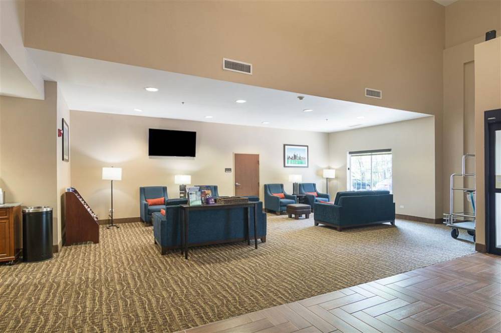 Comfort Suites Grayslake Near Libertyvil 8