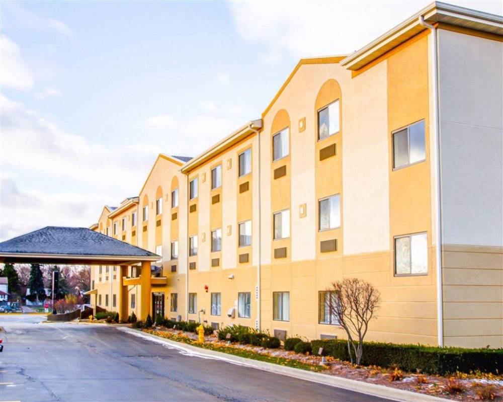 Comfort Suites Lombard - Addison 2