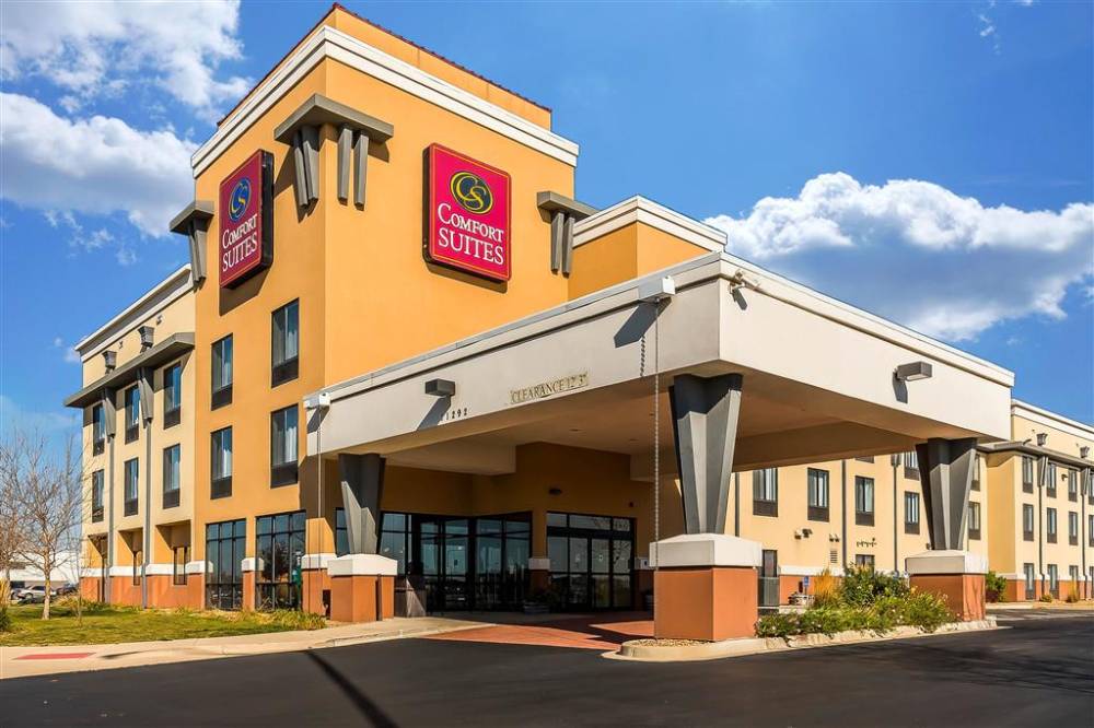 Comfort Suites Longmont hotel in Firestone, CO