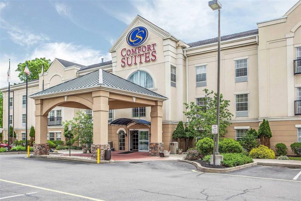 Comfort Suites hotel in North Brunswick, NJ