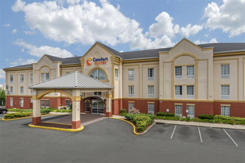 Comfort Suites Newark - Harrison 2