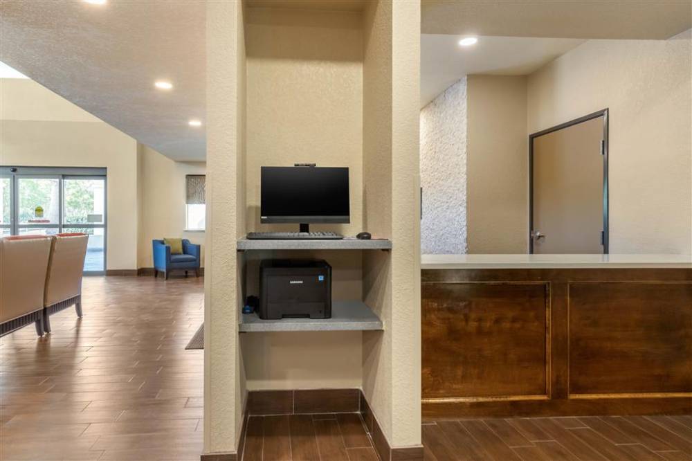 Comfort Suites San Antonio Airport North 6