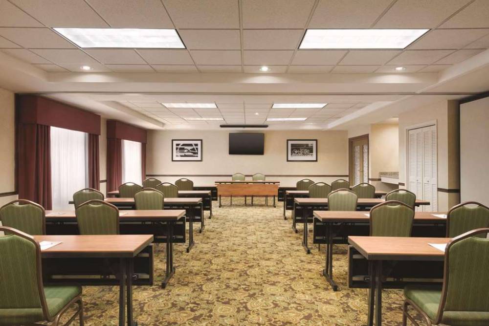 Country Inn & Suites By Radisson Des Moines West Ia 4