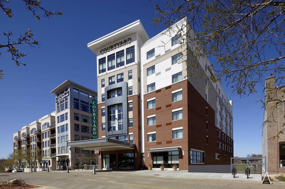 Courtyard By Marriott Akron Downtown 6