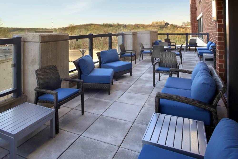 Courtyard By Marriott Akron Downtown 7