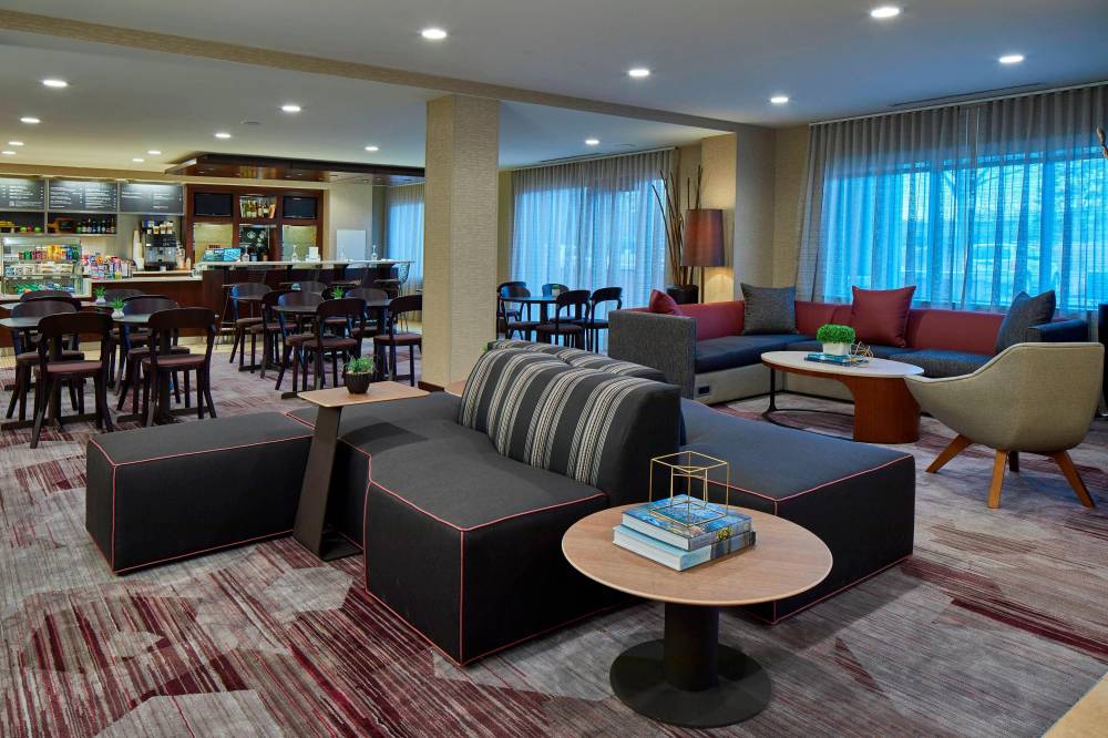 Courtyard By Marriott Albany Thruway 8