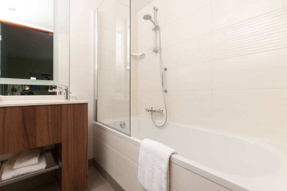 Premium Guest Room Bathroom