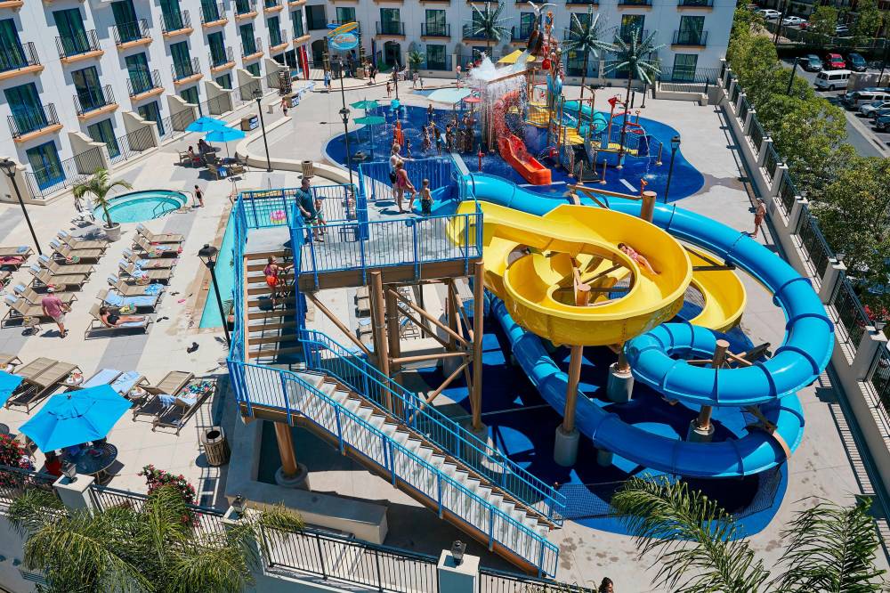 Courtyard By Marriott Anaheim Theme Park Entrance 2