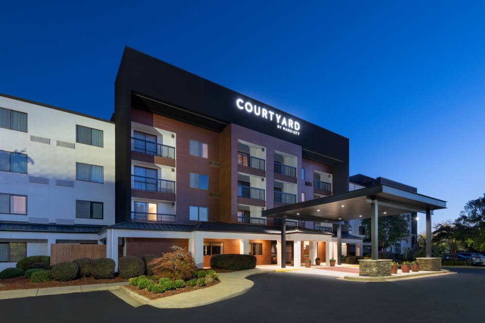 Courtyard By Marriott Burlington 6