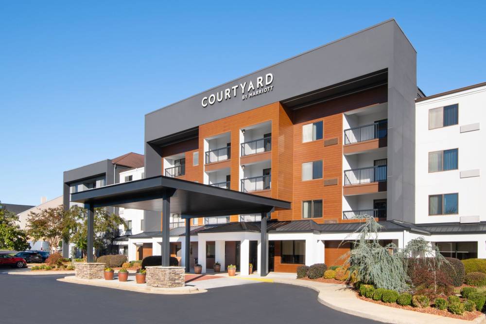 Courtyard By Marriott Burlington 5