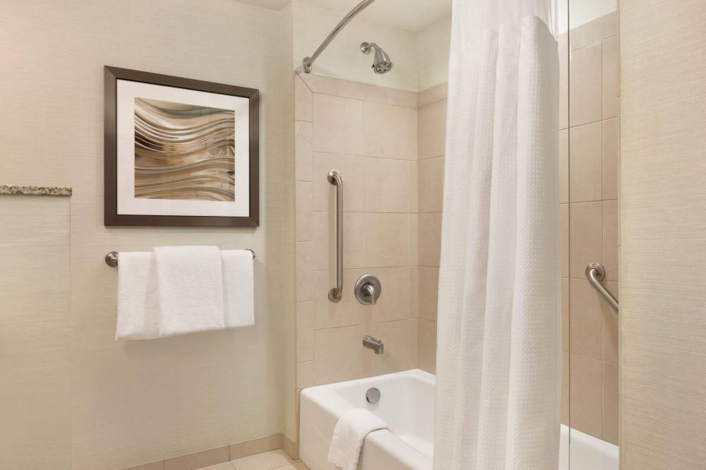 Guest Bathroom with Tub